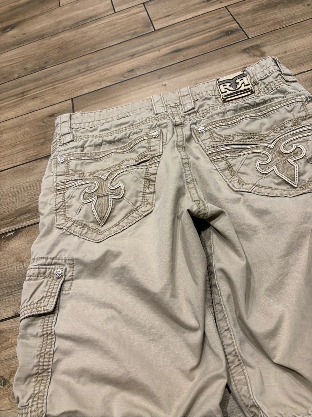 Rock Revival Mens Size 36x13 Beige Tan Embroidered Fleur De Lis Cargo Shorts